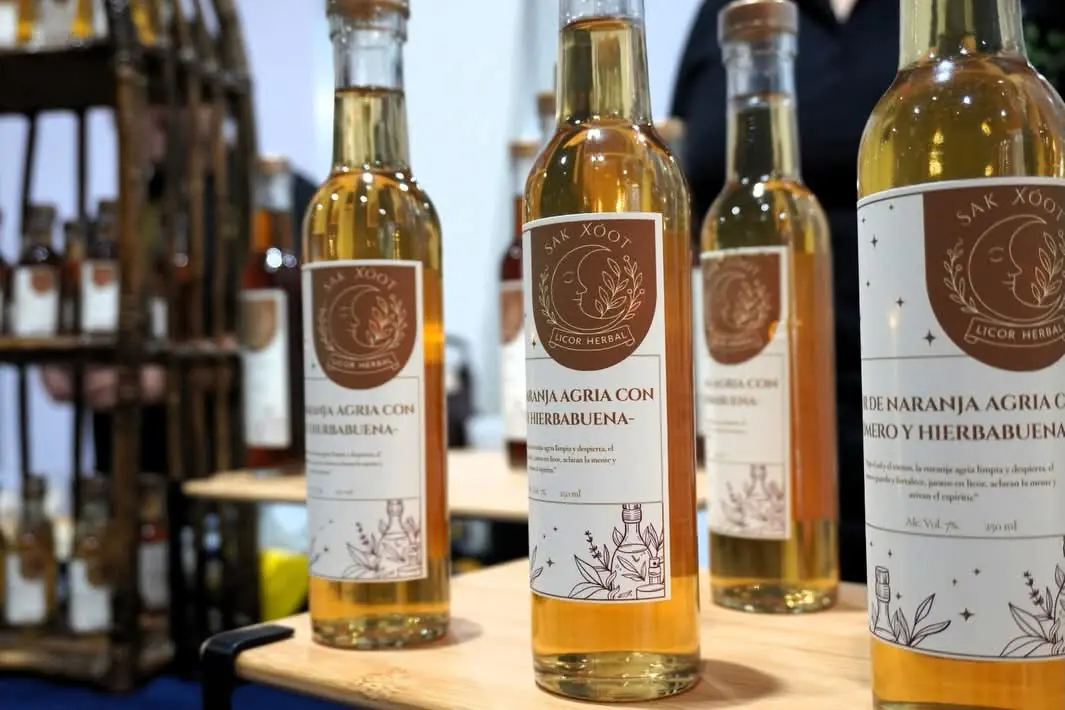 Licor de naranja agría y romero. - Imagen 2