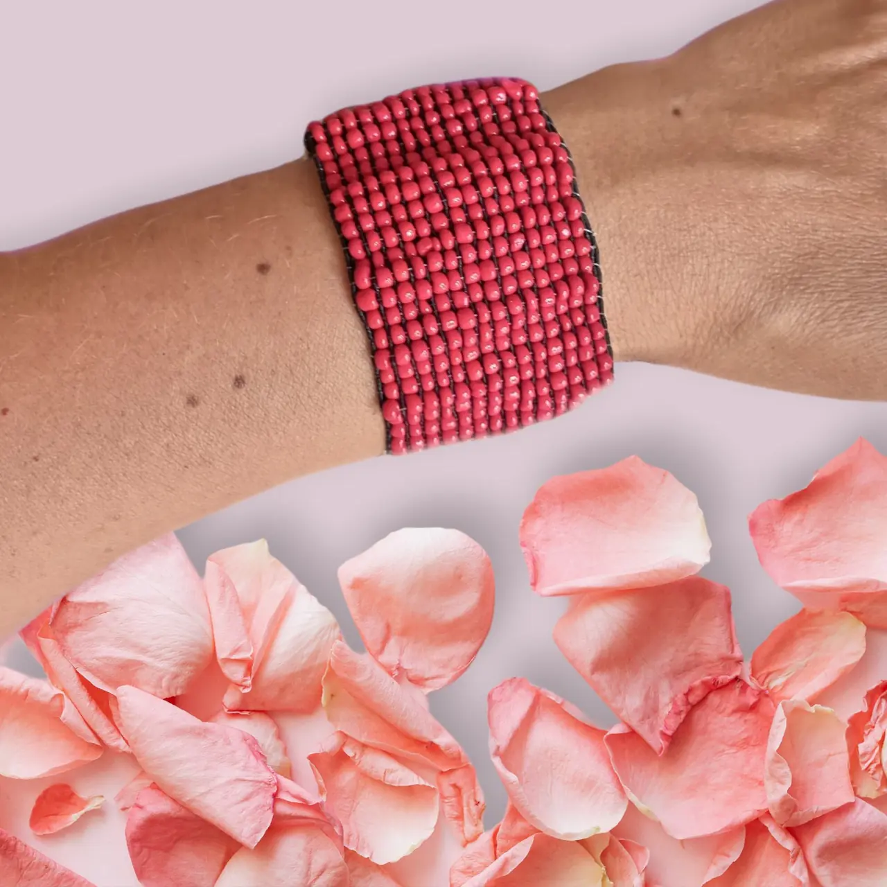Pulsera Artesanal con cuentas, maderas y conchas tipo Boho - Imagen 3