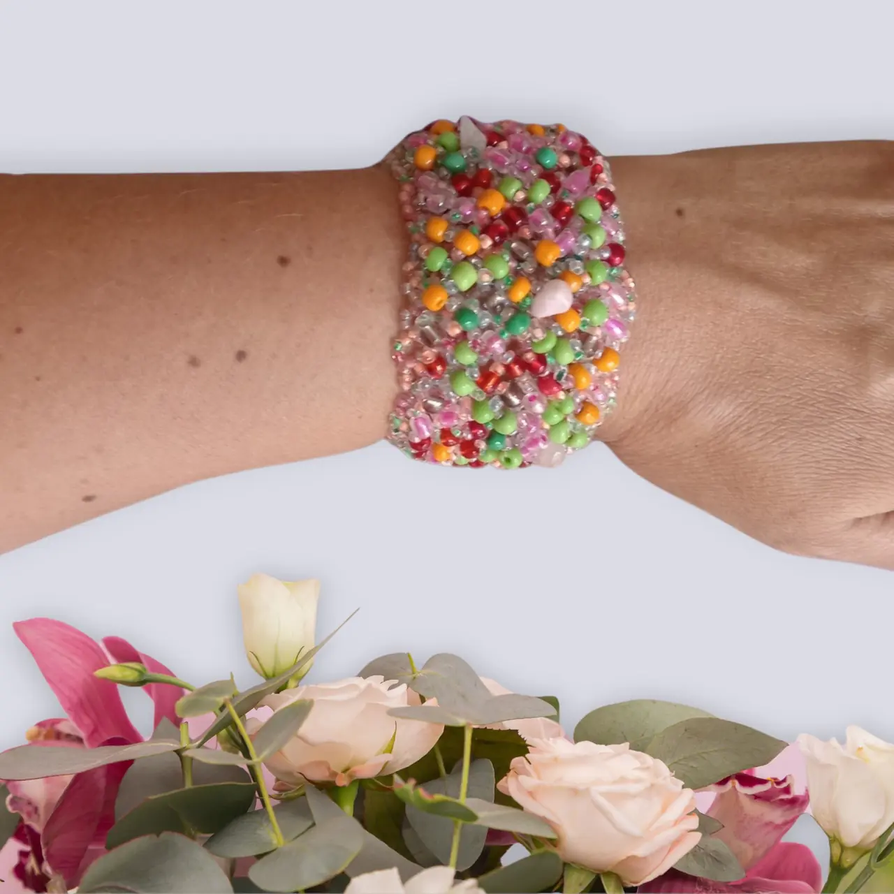 Pulsera Artesanal con cuentas, maderas y conchas tipo Boho - Imagen 1