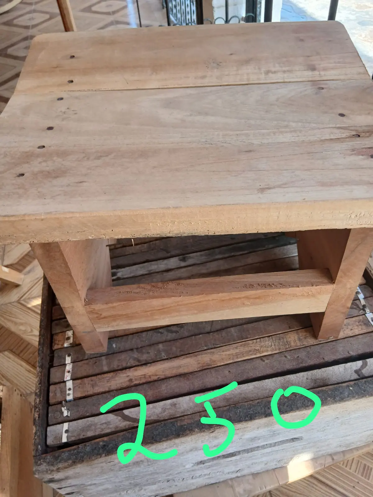 Banquillo de madera - Imagen 1